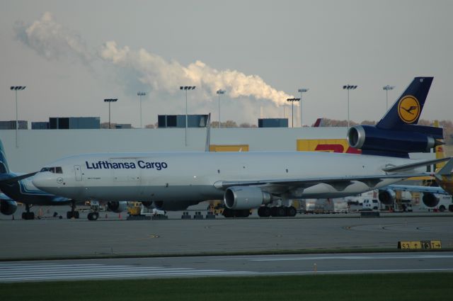 Boeing MD-11 (D-ALCI) - taxing to spot 1 at the DHL ramp