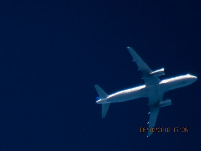 Airbus A320 (N485UA)