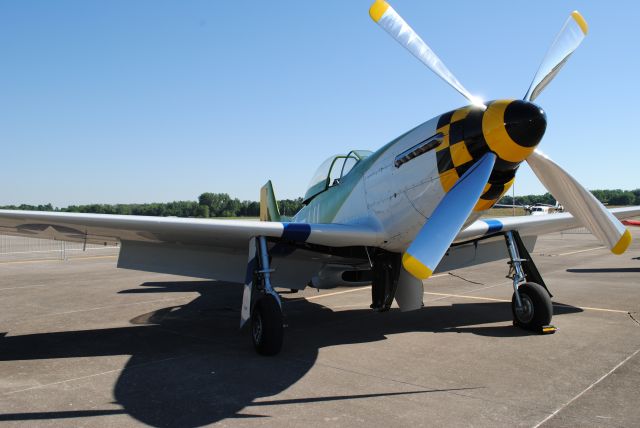 North American P-51 Mustang (N571MA)