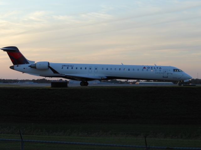Canadair Regional Jet CRJ-900 (N184GJ)