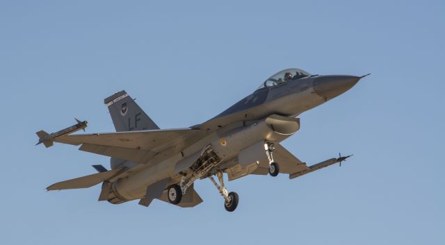 — — - General Dynamics F-16 Fighting Falcon @ Luke AFB