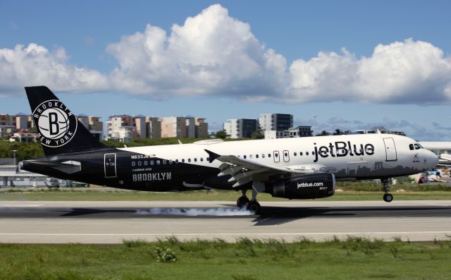 Airbus A320 (N633JB)