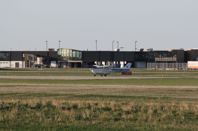 Cessna Skylane (N9236H)