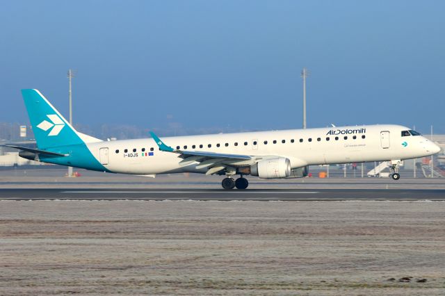 Embraer ERJ-190 (I-ADJS)