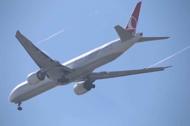 BOEING 777-300ER (TC-LJC)