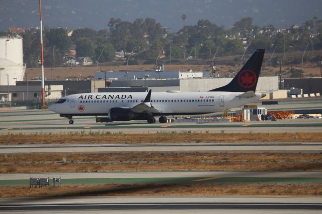 Boeing 737 MAX 8 (C-FSNQ)
