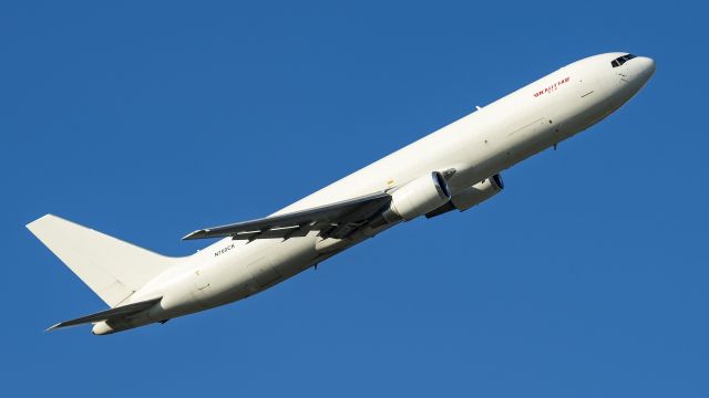 BOEING 767-200 (N760CK) - Banking quickly after departing 15Lbr /7/16/17