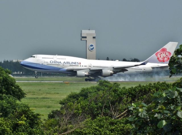 Boeing 747-400 (B-18205)