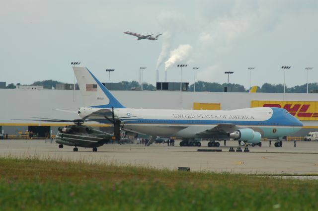 Boeing 747-200 (N28000) - air force 1 is parked awaiting obama from a speech he gave in CIN as you can see there is a CH-53 landing