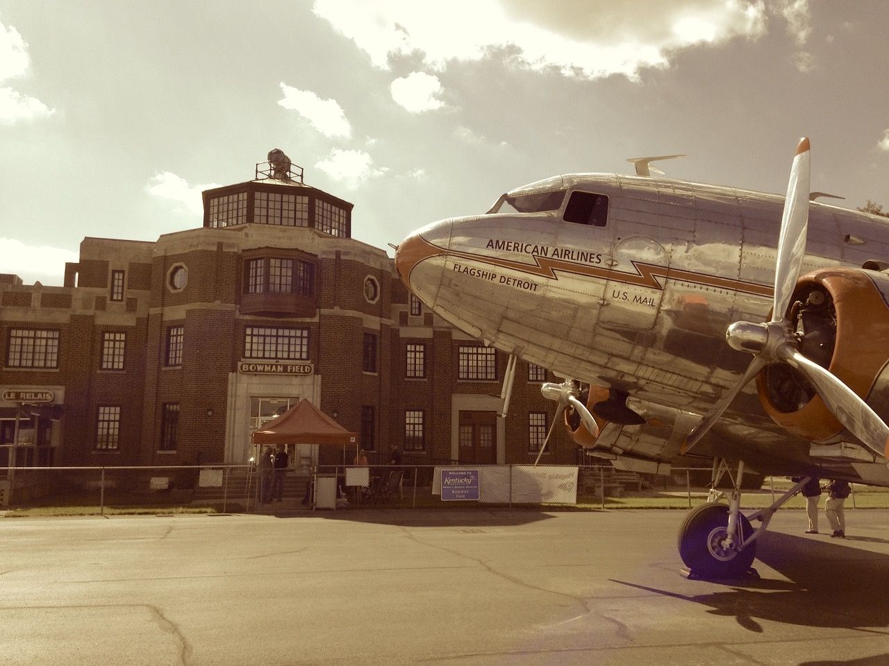 Douglas DC-3 (NC17334)