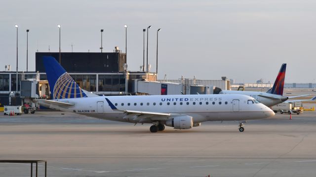 Embraer 170/175 (N640RW) - United Express Embraer ERJ-170SE N640RW in Chicago 