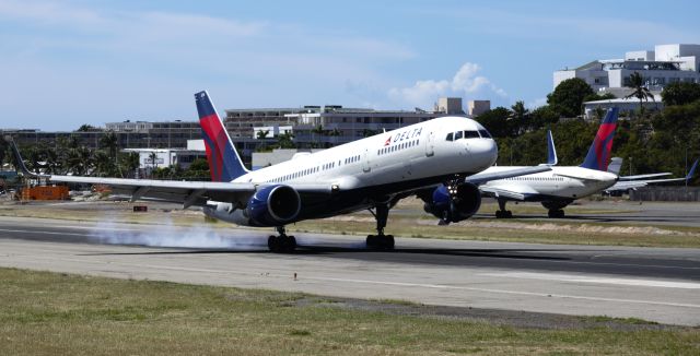 Boeing 757-200 (N556NW)