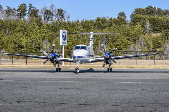 Beechcraft Super King Air 200 (N174JB)