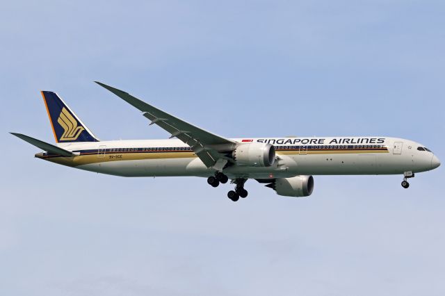 BOEING 787-10 Dreamliner (9V-SCE)
