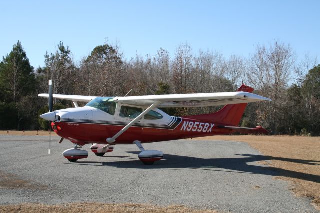 Cessna Skylane (N9558X) - Georgia Forestry Fire Patrol Aircraft on the ground at KMQW.