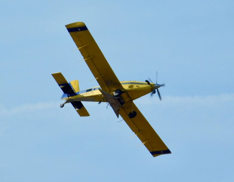 Air Tractor AT-802 (N4567S) - An Air Tractor AT-802A buzzing Dockery 