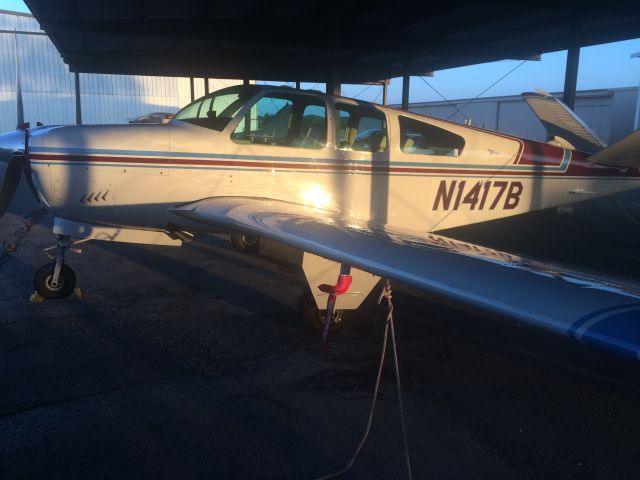 Beechcraft 35 Bonanza (N1417B)