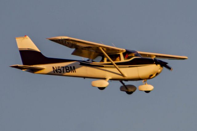 Cessna Skyhawk (N57BM)