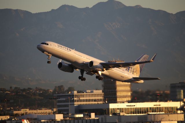 Boeing 757-200 (N34131)