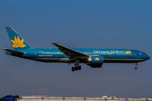 Boeing 777-200 (VNA-150) - rare bluesky in Frankfurt