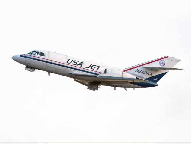 Dassault Falcon 20 (N822AA) - Take off runway 28.