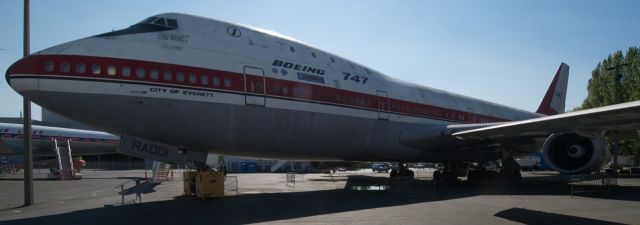 BOEING 747-100 (N7470)