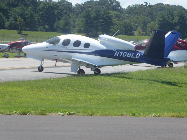 Cirrus Vision SF50 (N106LD)