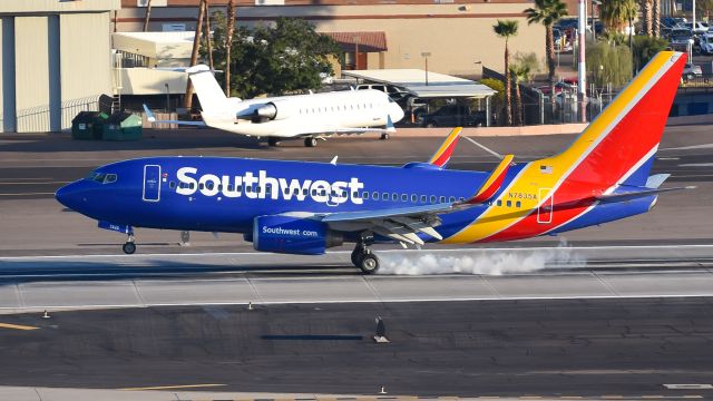 Boeing 737-700 (N7835A)