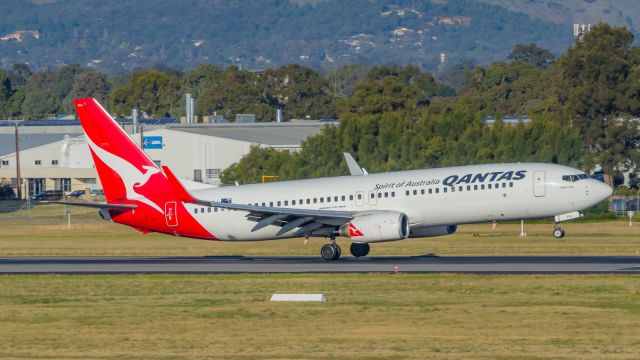 Boeing 737-800 (VH-VXJ) - QF722 from Alice Springs