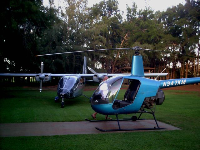 Robinson R-22 (N947KM) - R22 and Partenavia - Private ranch, Molokai Island Hawaii