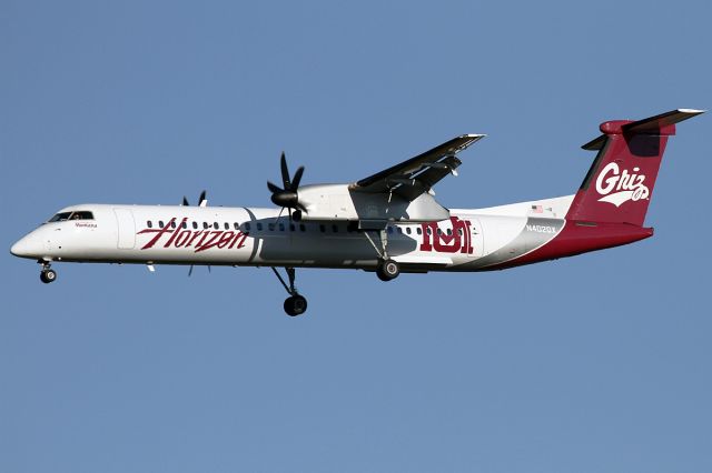 de Havilland Dash 8-400 (N402QX)