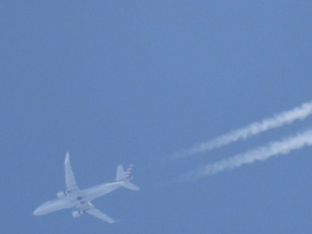 Embraer 175 (N299JJ)