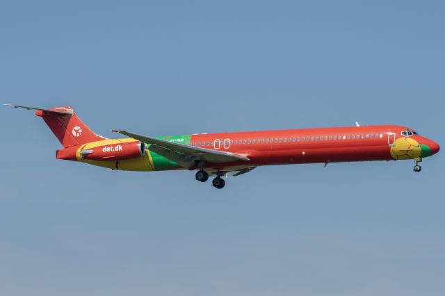 McDonnell Douglas MD-83 (OY-RUE)