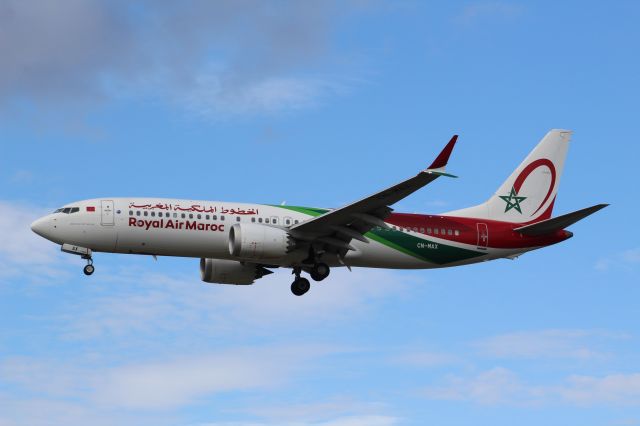 Boeing 737 MAX 8 (CN-MAX) - A Royal Air Maroc B737 Max 8 on final approach into LHR, landing on runway 27L.br /br /Location: Myrtle Ave.br /Date: 04.09.22 (dd/mm/yy).