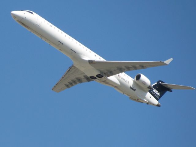 Canadair Regional Jet CRJ-900 (N942LR)