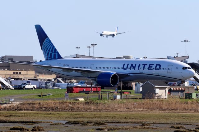 Boeing 777-200 (N77006) - United B772 - diversion from EWR while UAL B789 lands in back also an EWR diversion.