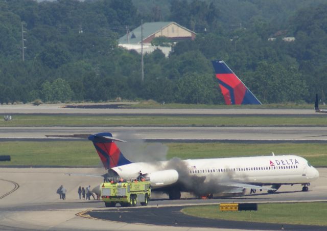 McDonnell Douglas MD-88 (N941DL) - I was the one that reported this to CNN and sent in the pictures on May 28th. Delta MD88 blew a tire on landing and caused a fire on the right rear side of the plane. Pilot had to evacuate the aircraft. Happened to be spotting from my balcony at the Renaissance when this happened.