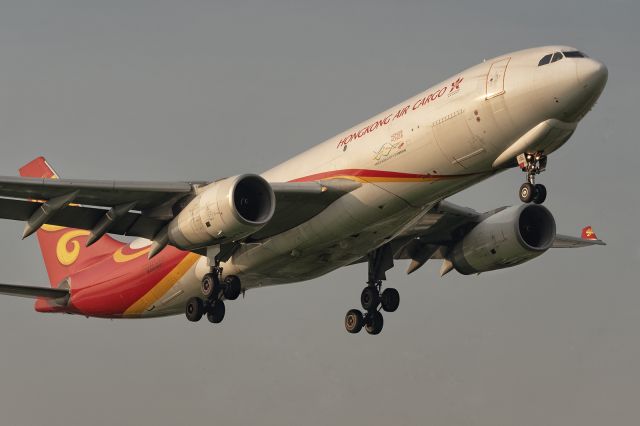 Airbus A330-200 (B-LNZ) - 2nd September, 2024: Flight RH 6651 from Hong Kong is about to touch down on runway 14 at Dhaka's Zia International Airport. 