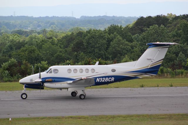 Beechcraft Super King Air 200 (N328CR)