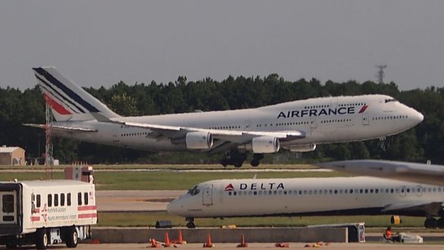 Boeing 747-400 (F-GEXB) - Taken from Delta Sky Club in Concourse E.  Lots of heat and exhaust distortion, unfortunately.