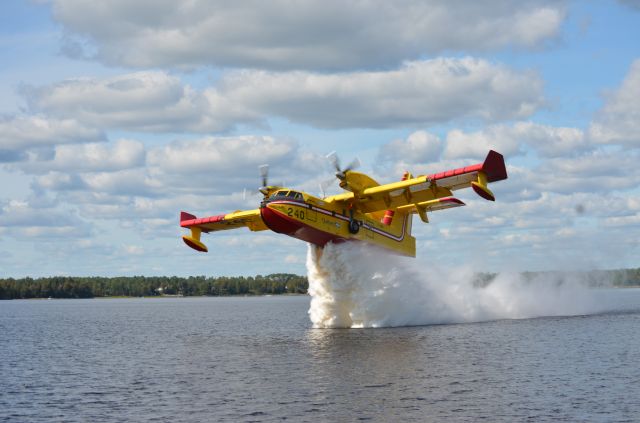 Canadair CL-415 SuperScooper (C-GQBA)