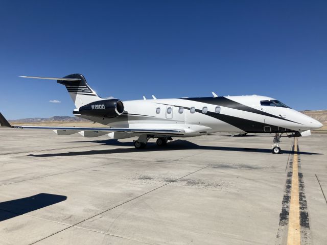 Bombardier Challenger 300 (N253XS)