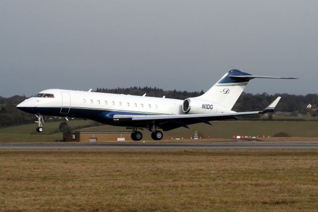 Bombardier Global Express (N1DG) - On short finals for rwy 26 arriving from KPBI on 26-Feb-10.