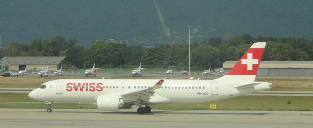 Airbus A220-300 (HB-JCO)