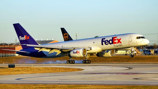 Boeing 757-200 (N967FD) - 22 arrival.