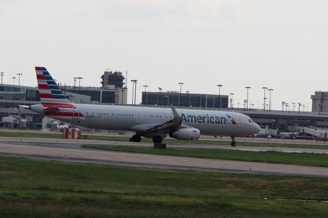 Airbus A320 (N135NN)