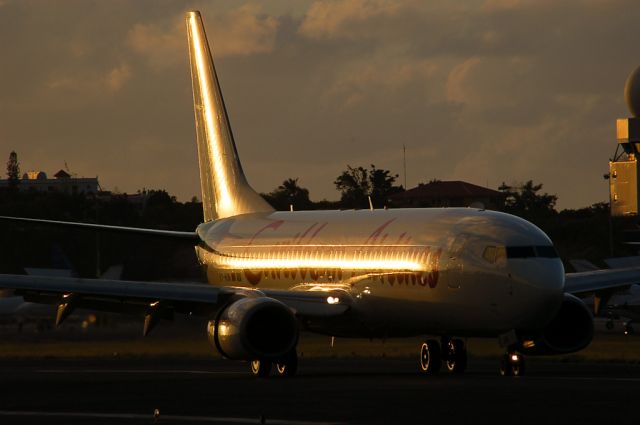 Boeing 737-800 (9Y-KIN)