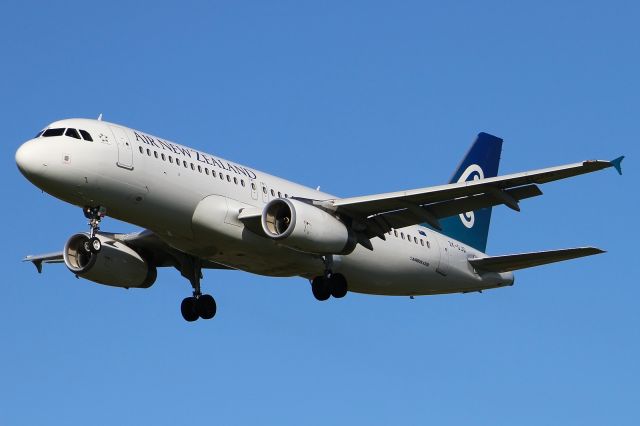 Airbus A320 (ZK-OJQ)