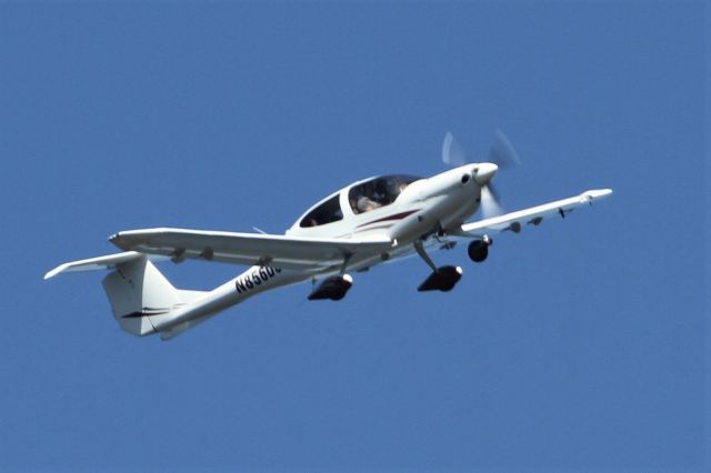 Diamond Star (N856DS) - Over Mercer Island, WA