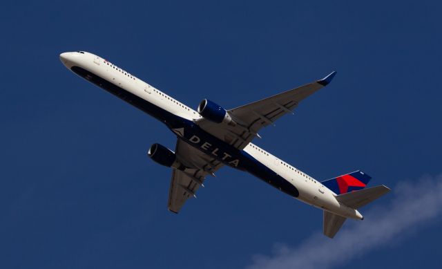 BOEING 757-300 (N585NW) - Spotted on January 07, 2021br /Spotting location: Old Tower Road